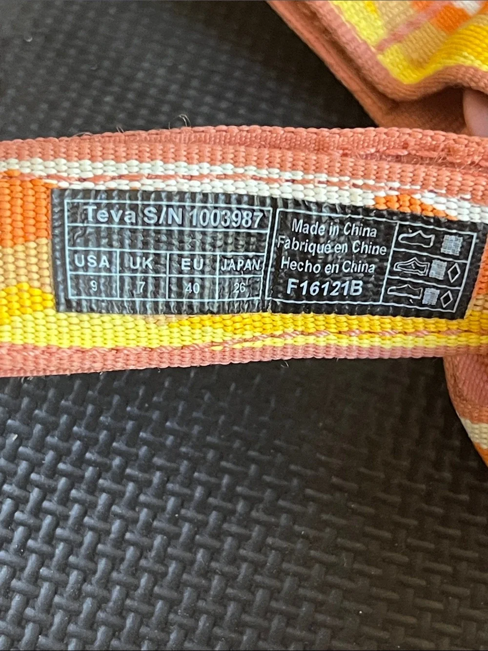 🖤 Teva Originial Universal Sandals Wavy Orange Stripe Size 9 Outdoor Hiking